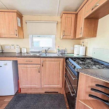 Caravan With Decking At Manor Park In Hunstanton, Sleeps 6 Ref 23045B Εξωτερικό φωτογραφία